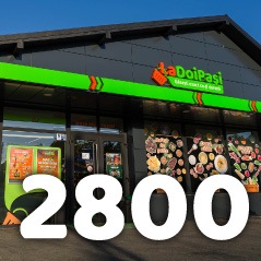 Magazin LaDoiPasi și cifra 2800, simbolizând extinderea rețelei de magazine de proximitate.