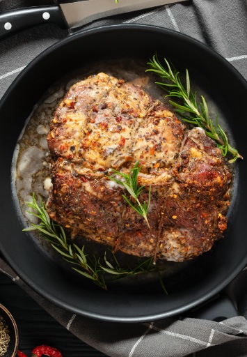 Ceafa de porc intinsa intr-o tigaie