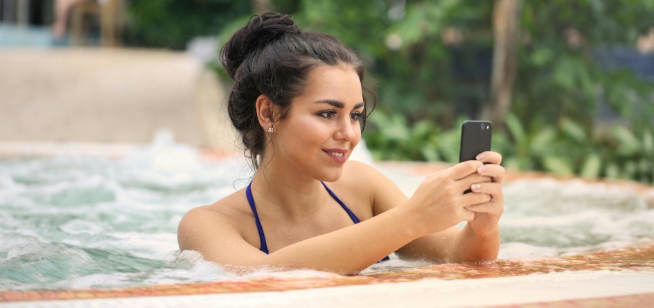 Hotel outdoor facilities: hot tubs