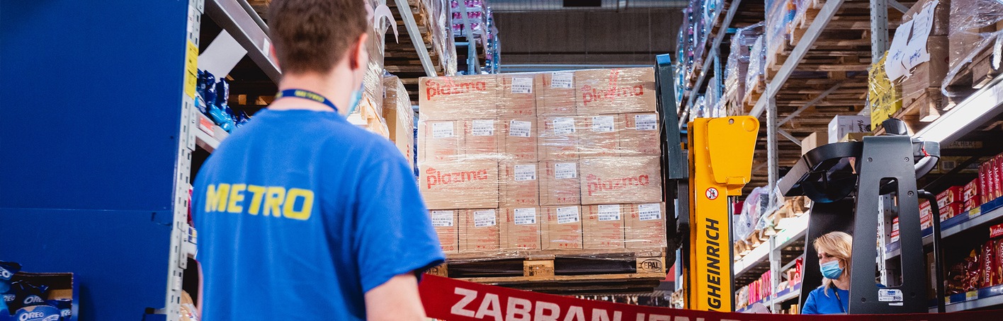 prodavci rade u distributivnom centru prodavci rade u distributivnom centru