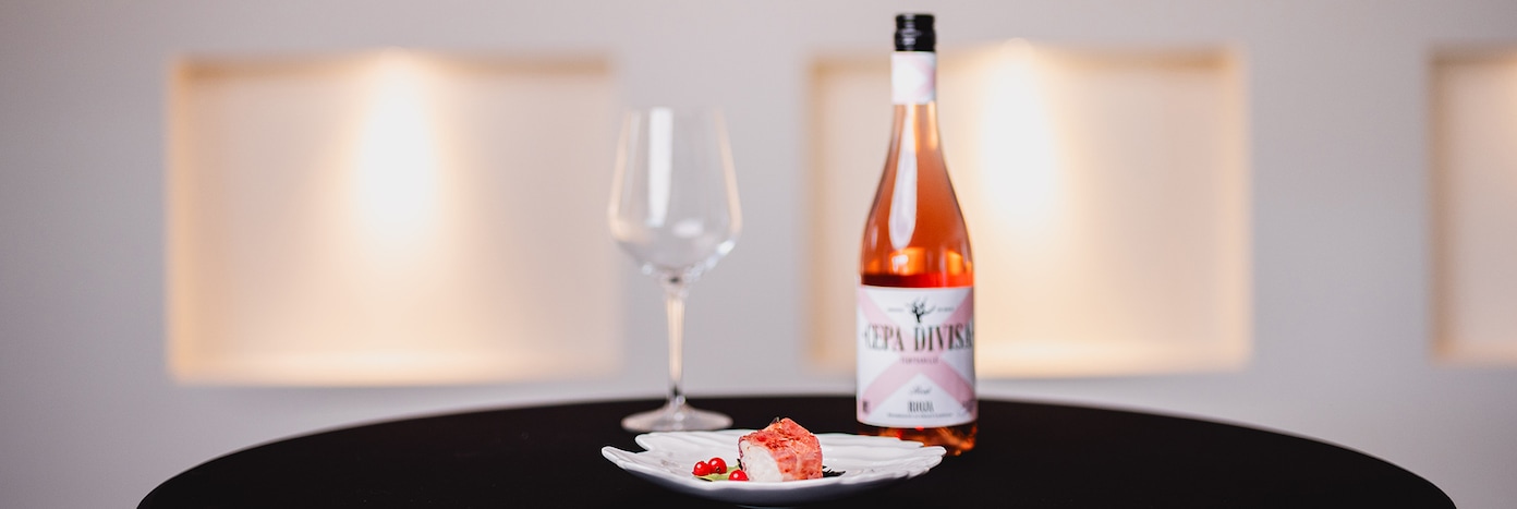 Vino godine 2023 Rose hero