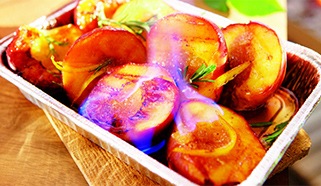 Flambované broskyne na grile