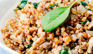 Pohánkové rizoto s hubami a so špenátom