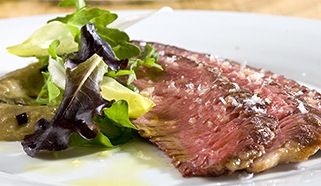 Flank steak s baklažánovým pyré