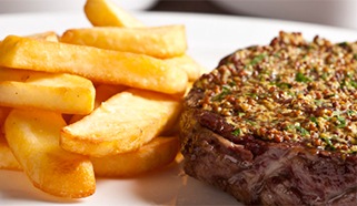 Grilovaná vysoká roštěnka s domácimi hranolkami