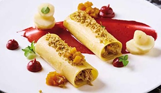 Dusené stehno z perličky, pomerančové cannelloni