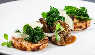 Husací guláš so staročeskými kapustníkmi - reštaurácia