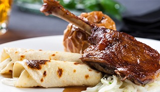 Konfitované husacie stehná so zemiakovými lokšami