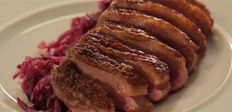 Pečené kačacie prsia s červenou kapustou