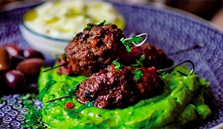 Kefta kebab s avokádovým pyré