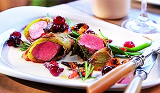 Grilovaný srnčí chrbát s pórom