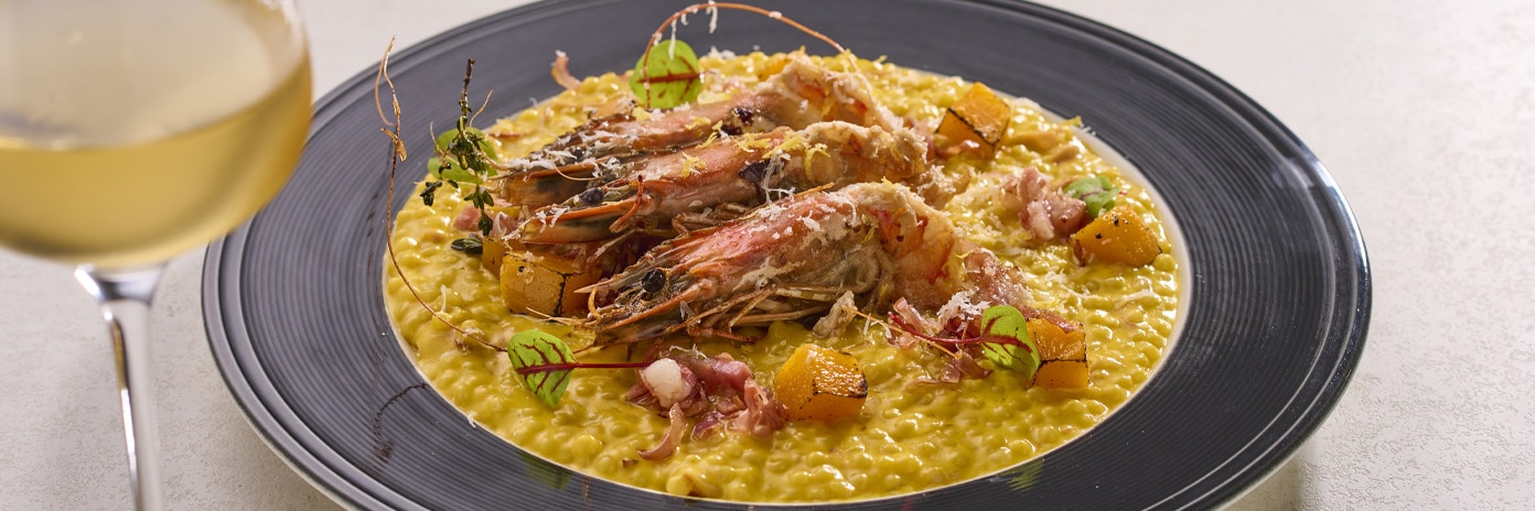 Krémová tarhoňa s maslovou tekvicou, mortadellou, slaninou, pecorinom a krevetami