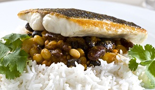 Pečený morský vlk s ryžou a strukovinovým indickým karí