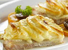 Pečený sumček s jablkami