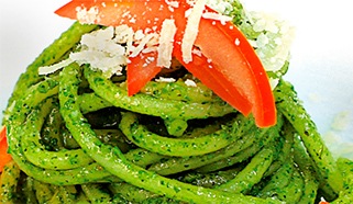 Bazalkové a rajčatové pesto