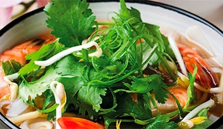 Pho s ryžovými rezancami a krevetami