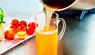 Vývar s paradajkovou šťavou