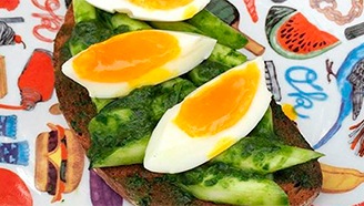 Jarné hrianky so špargľou a medvedím cesnakom