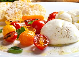 Mozzarella Burrata s pečenými rajčaty 