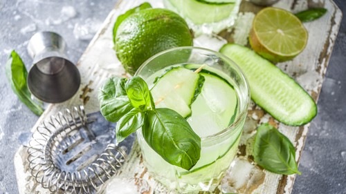 Коктейль з горілкою та огірком