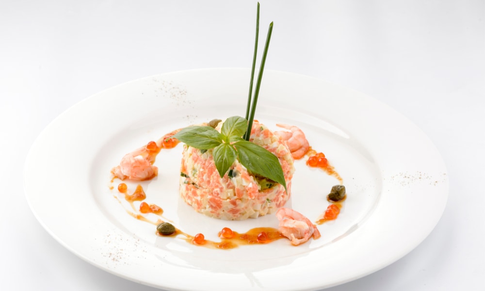 Салат з креветками та червоною ікрою