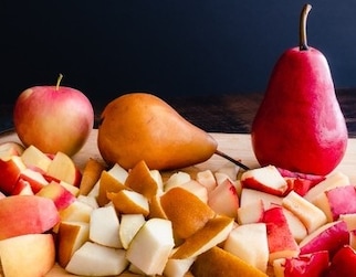 Кубіки яблука груші