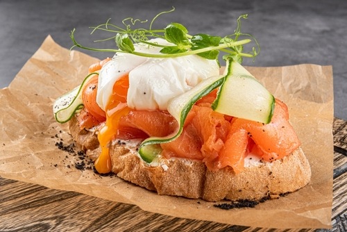 Брускета з лососем