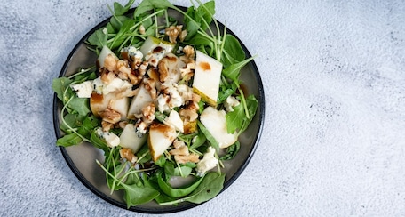 салат з грушею і горгонзолою салат з грушею і горгонзолою