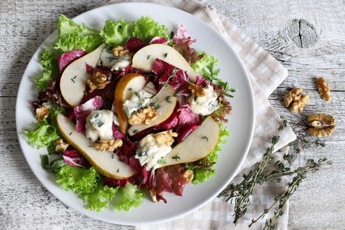 салат з грушею і горгонзолою