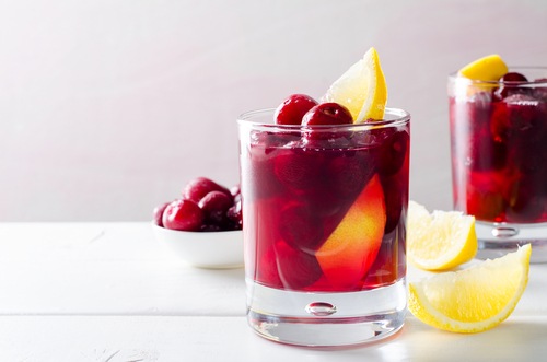 Вишня у коктейлях