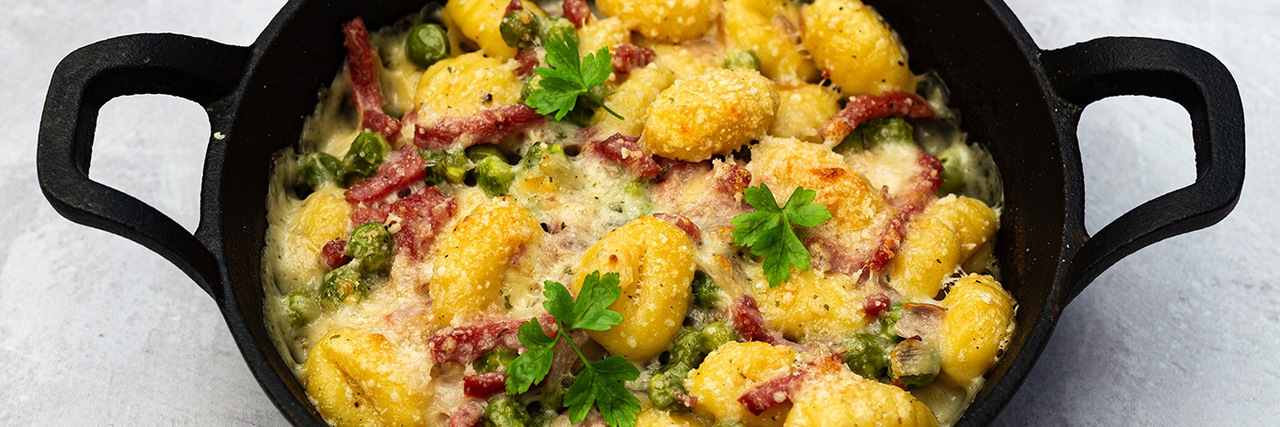 Recettes des chefs - Gratin de gnocchi aux petits pois façon carbonara Recettes des chefs - Gratin de gnocchi aux petits pois façon carbonara