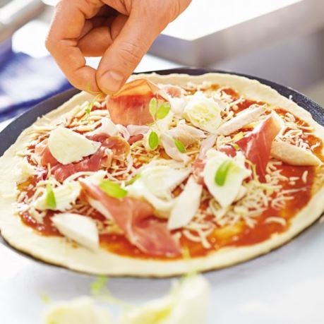 retete culinare simple - pizza cu mozzarella